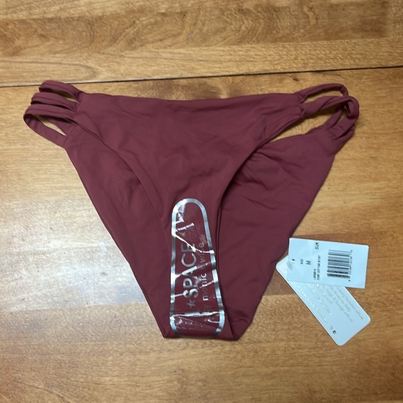 L*Space Rose Bottom Bitsy Cut - Picture 1 of 6